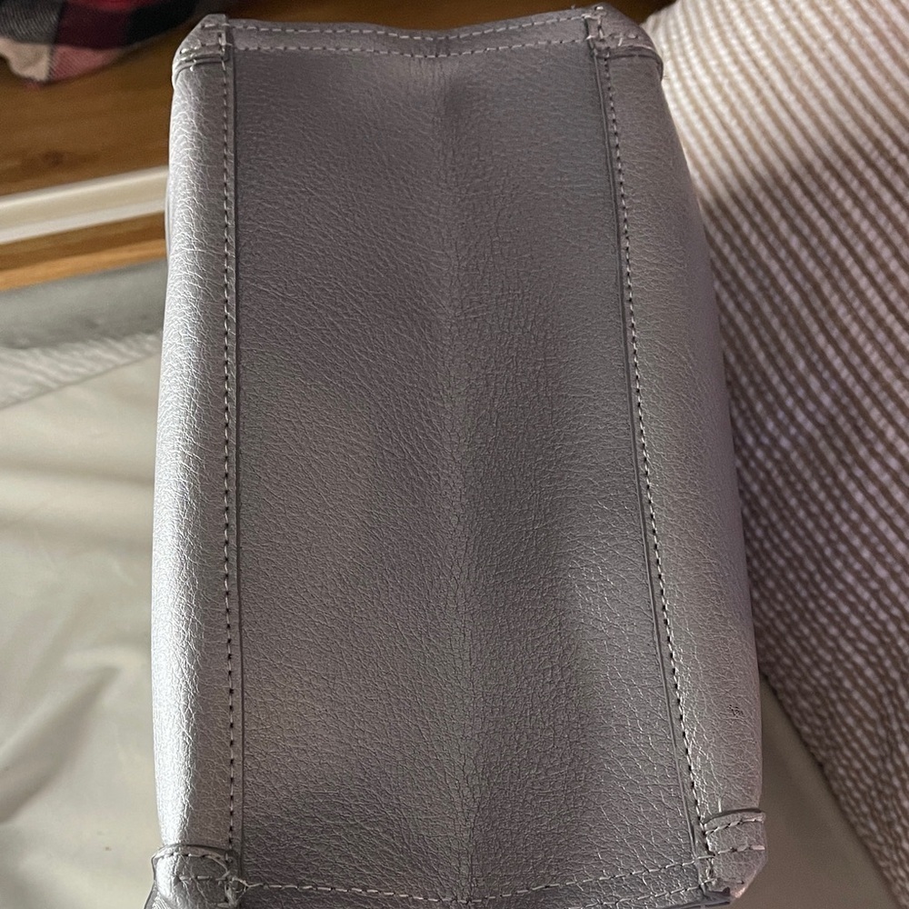 Neiman Marcus Structured Elegant Silver Tote Bag Neiman Marcus - Picture 3 of 9